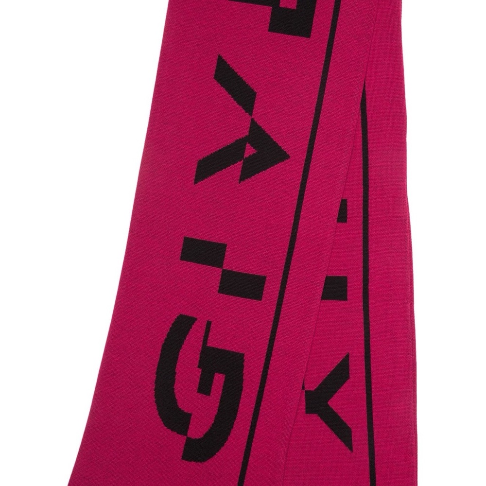 NWT thick beautiful scarf, ready for winter, made in Italy